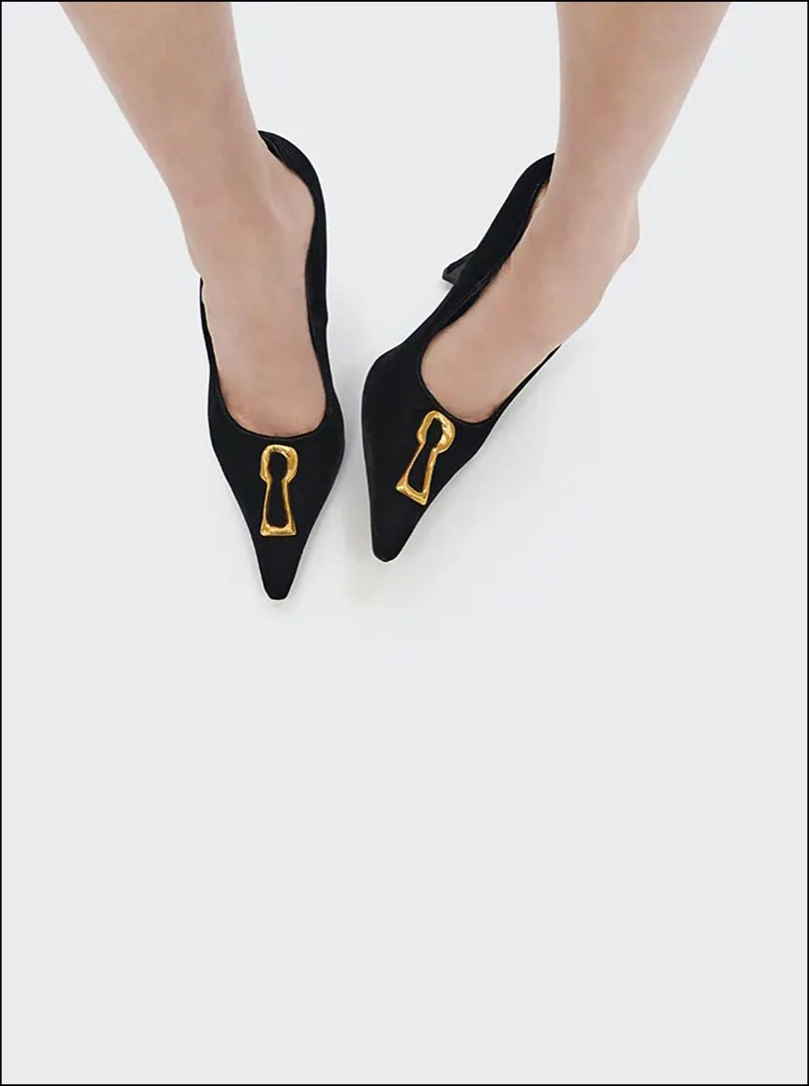 Schiaparelli presenta la colección 'Iconically Yours'