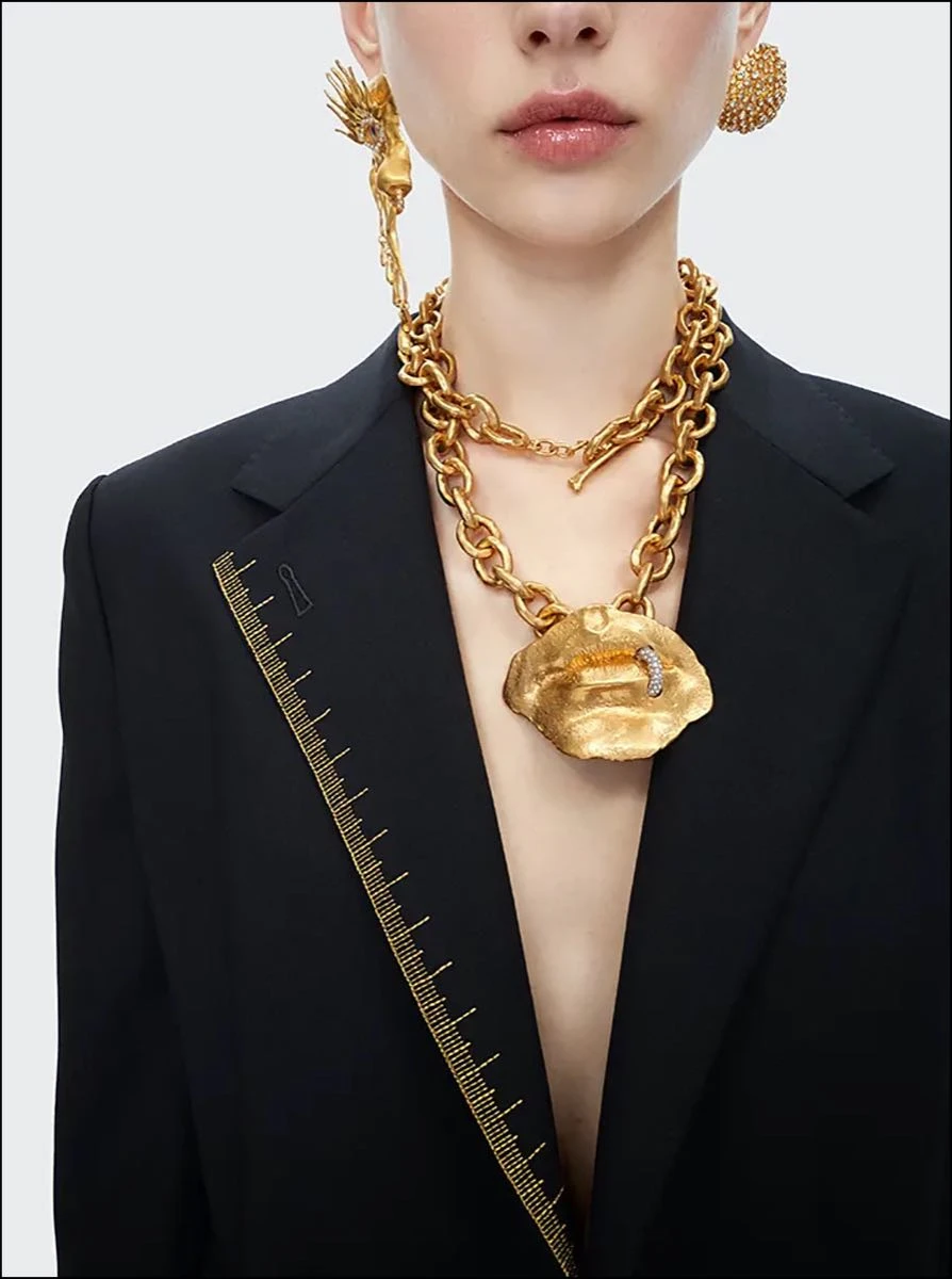 Schiaparelli presenta la colección 'Iconically Yours'