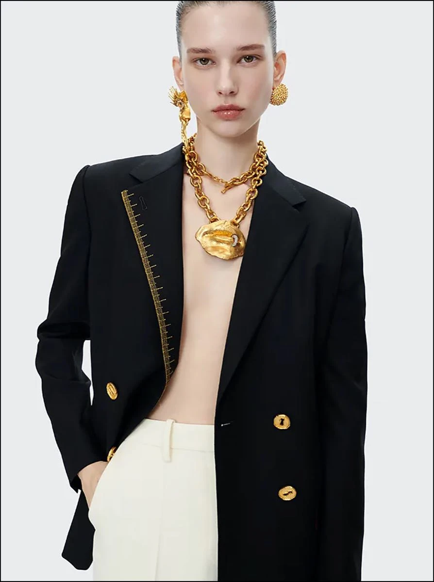 Schiaparelli presenta la colección 'Iconically Yours'