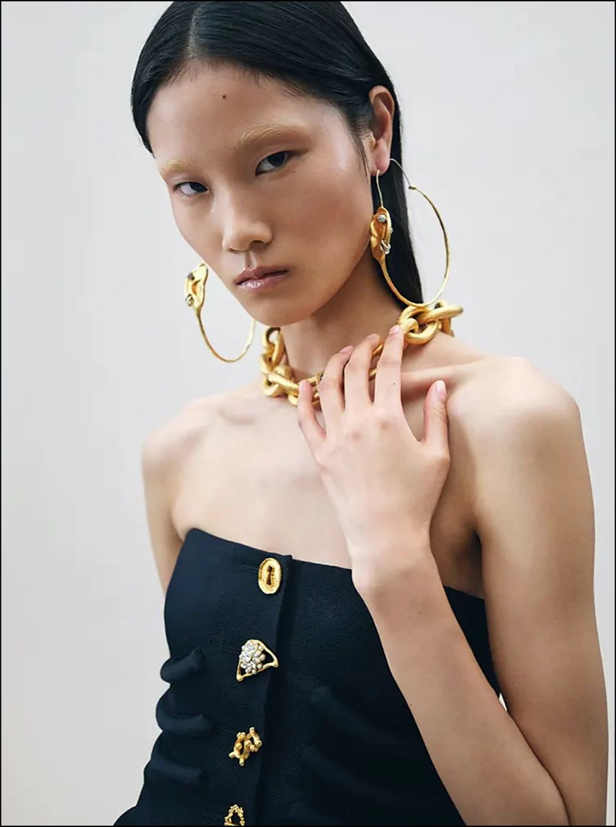 Schiaparelli presenta la colección 'Iconically Yours'