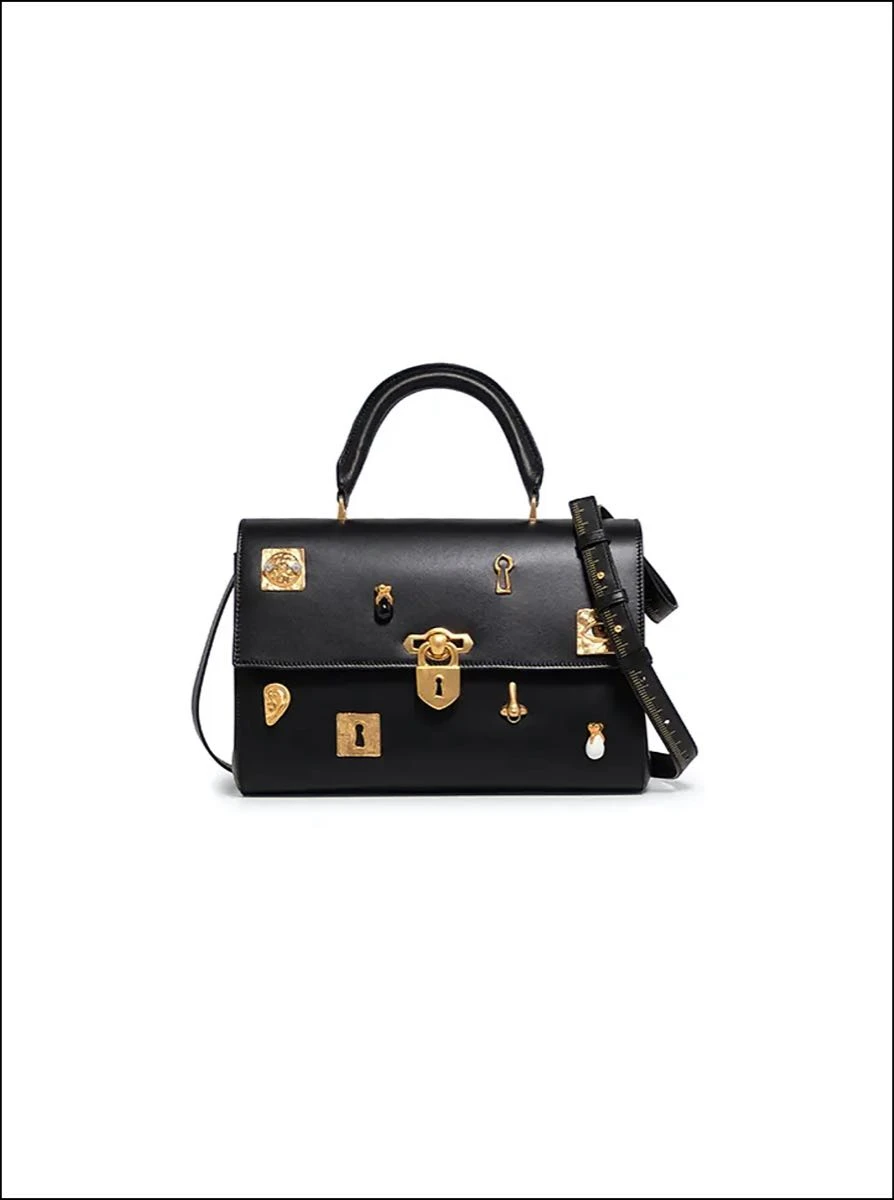 Schiaparelli presenta la colección 'Iconically Yours'