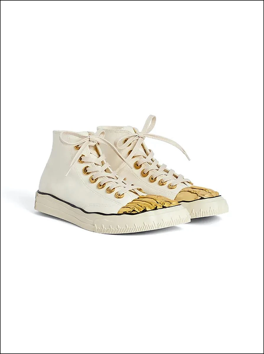 Schiaparelli presenta la colección 'Iconically Yours'