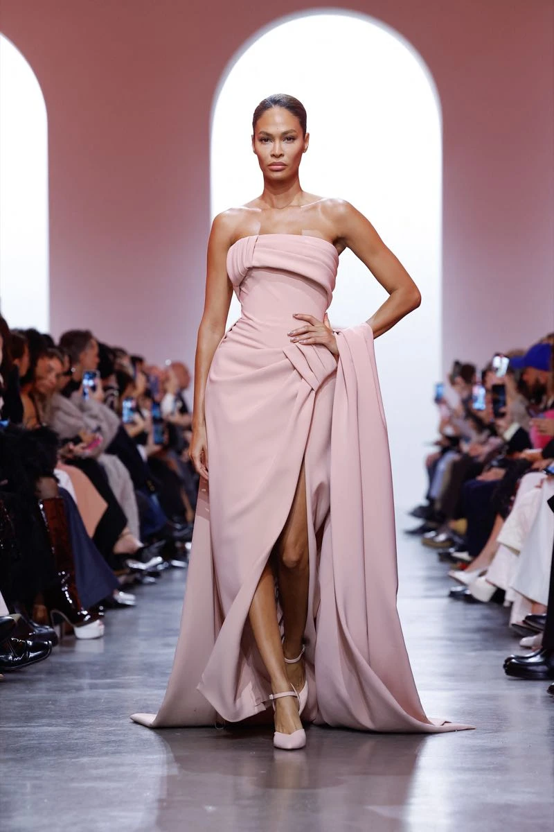 Desfile Elie Saab colección Alta Costura primavera verano 2025