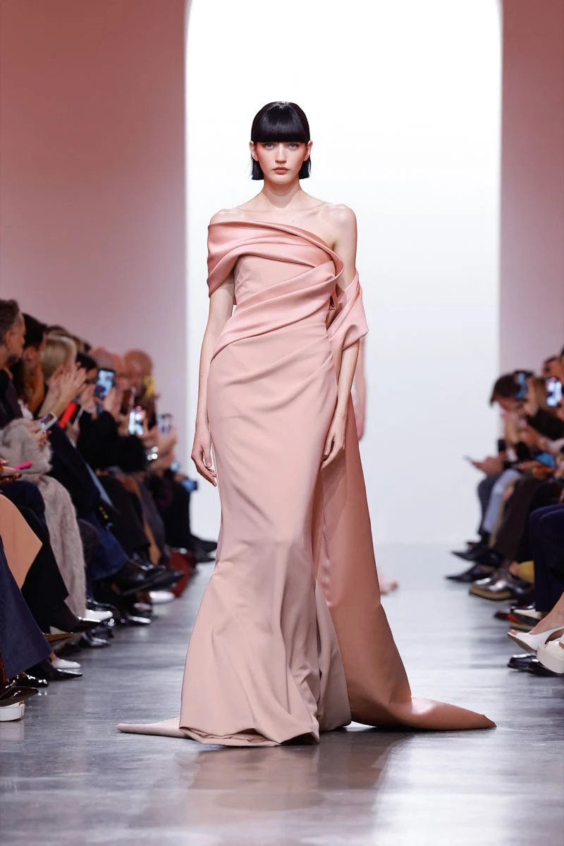 Desfile Elie Saab colección Alta Costura primavera verano 2025