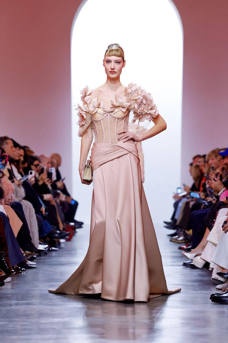 Desfile Elie Saab colección Alta Costura primavera verano 2025