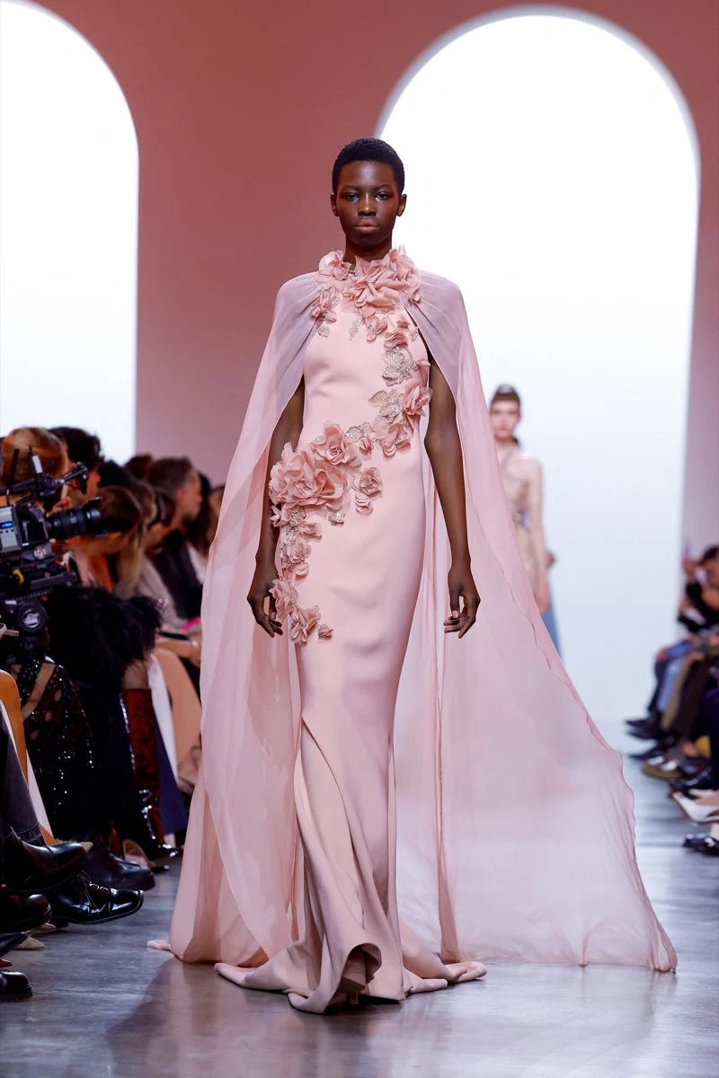 Desfile Elie Saab colección Alta Costura primavera verano 2025