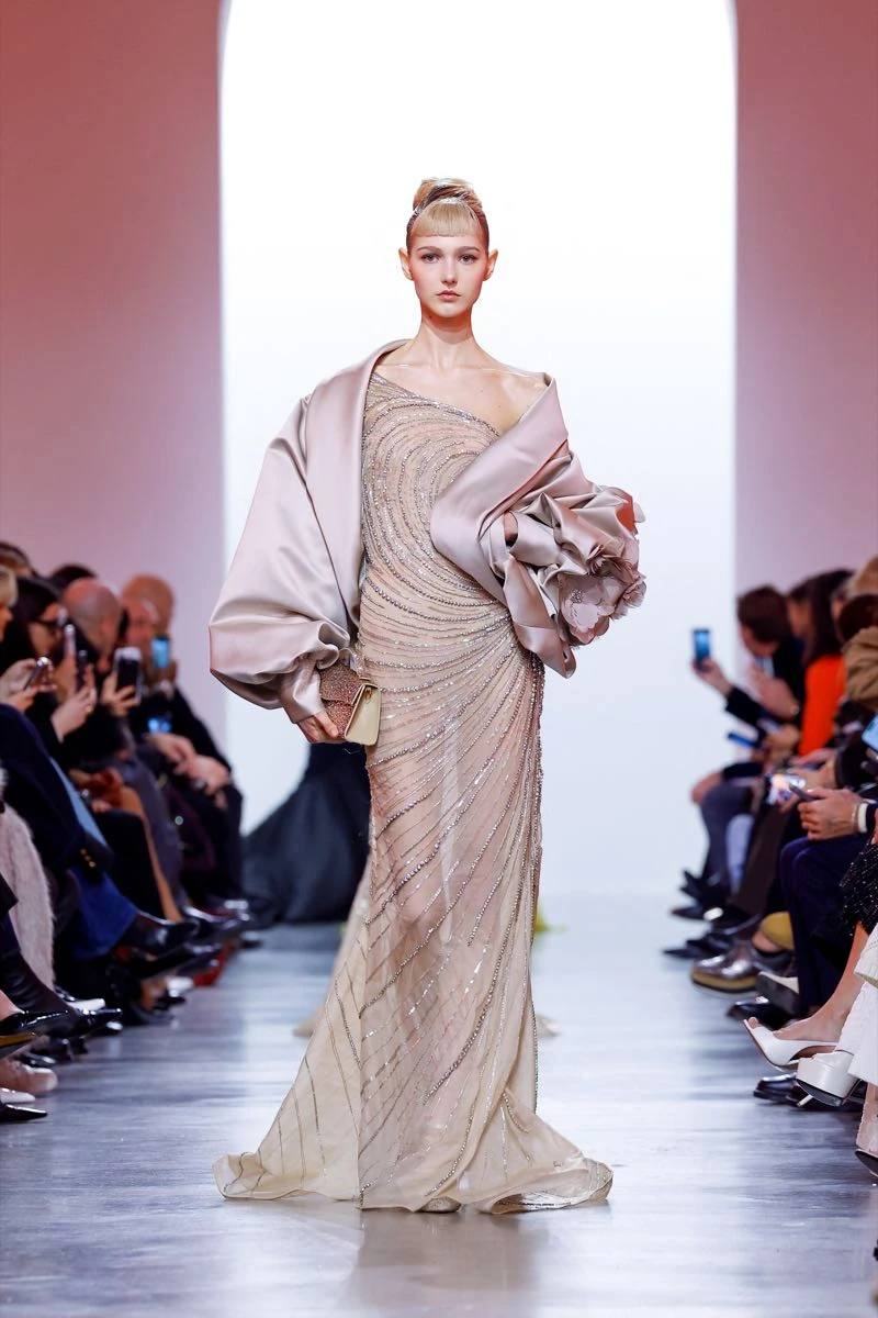 Desfile Elie Saab colección Alta Costura primavera verano 2025