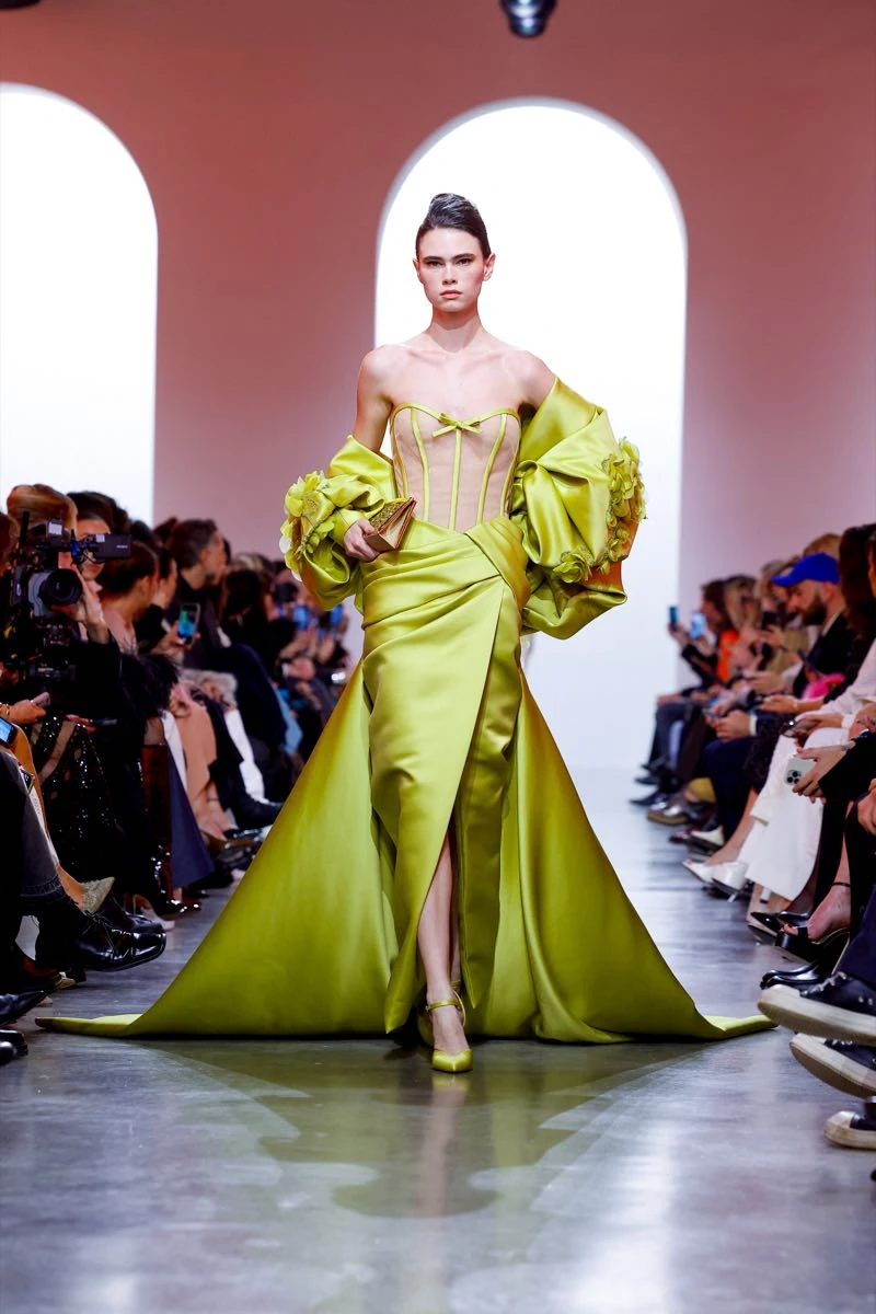 Desfile Elie Saab colección Alta Costura primavera verano 2025