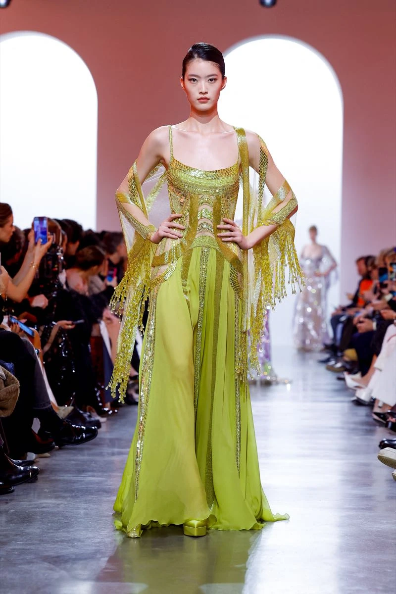 Desfile Elie Saab colección Alta Costura primavera verano 2025