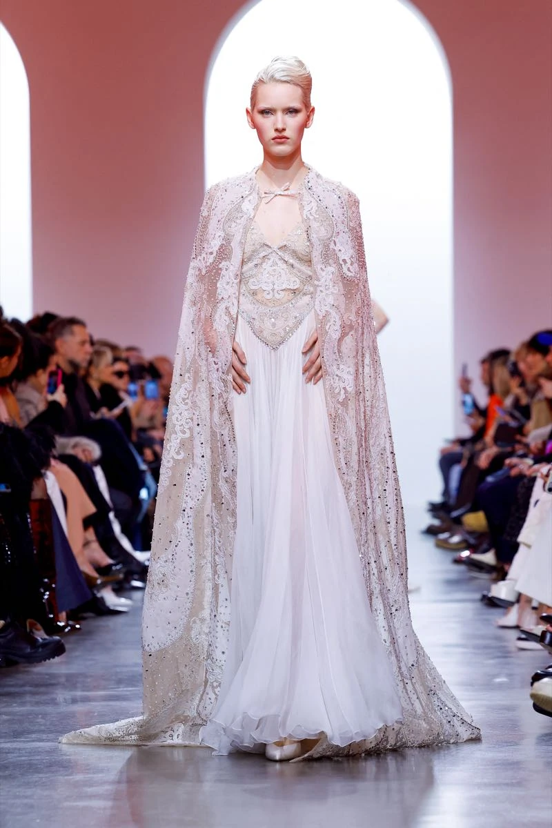 Desfile Elie Saab colección Alta Costura primavera verano 2025