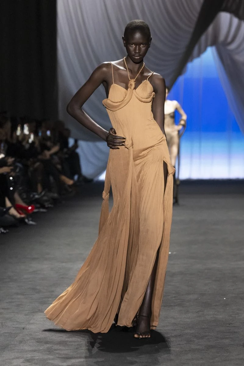 Desfile de Jean Paul Gaultier x Ludovic De St Sernin, colección Haute Couture otoño invierno 2025-26