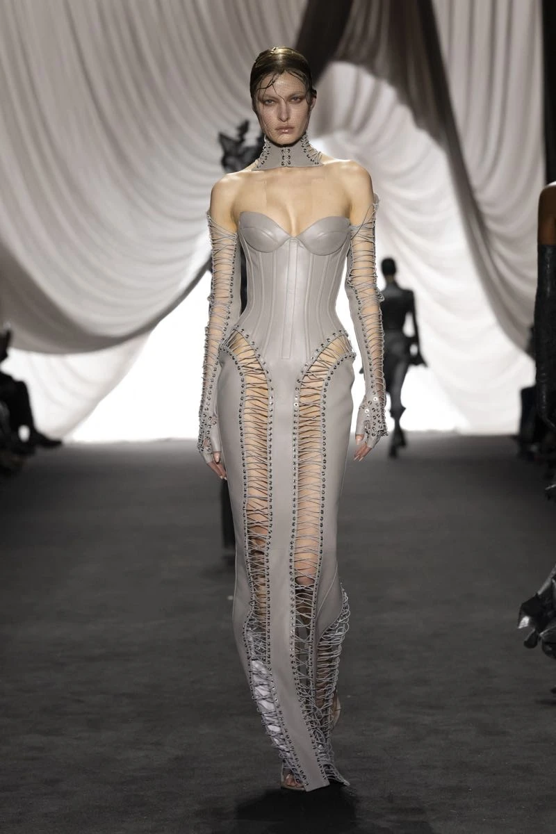 Desfile de Jean Paul Gaultier x Ludovic De St Sernin, colección Haute Couture otoño invierno 2025-26