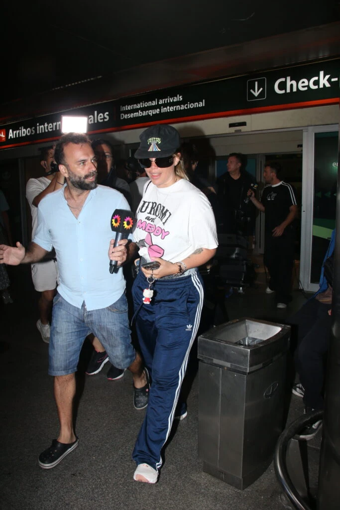 El look de Wanda Nara al recibir a sus hijos y a Maxi López. Foto Movilpress