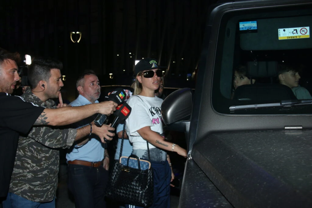 El look de Wanda Nara al recibir a sus hijos y a Maxi López. Foto Movilpress