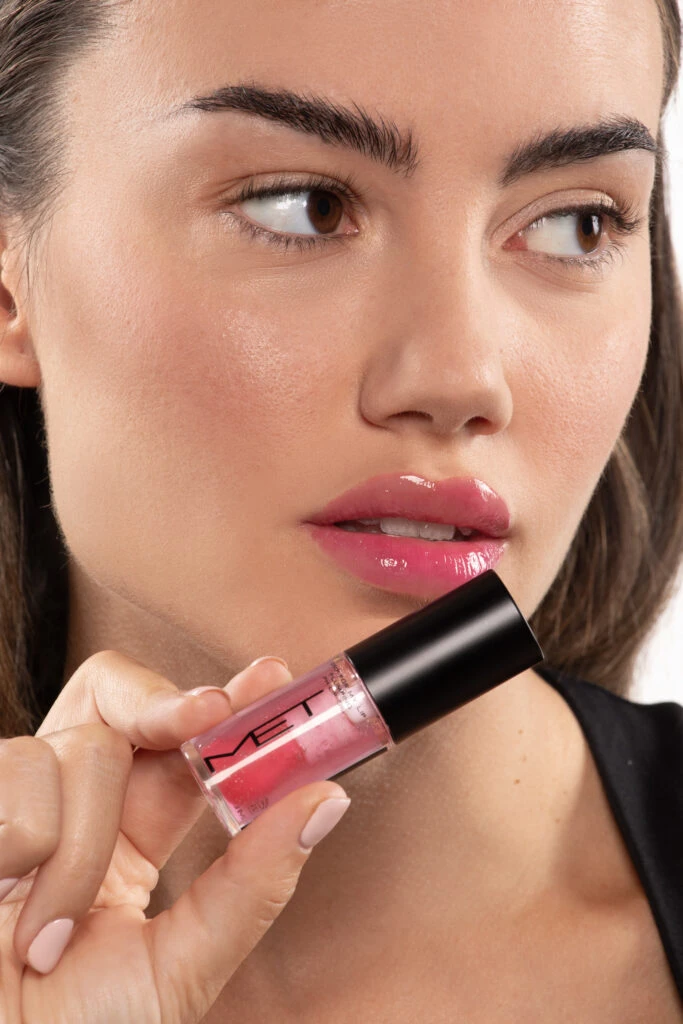 Makeup: el poder del gloss y la colorimetría para uno labios radiantes