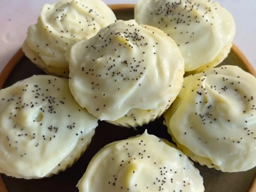 Magdalenas de limón y amapola: la merienda fit ideal para la playa