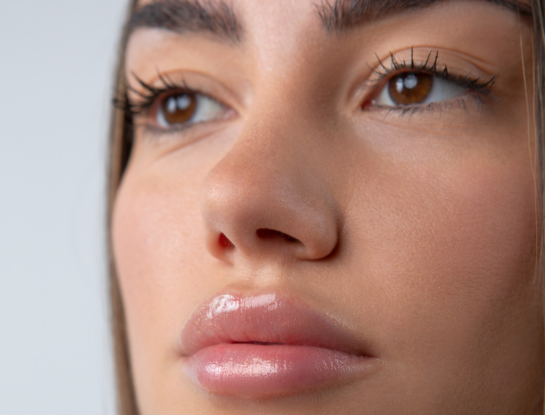 Makeup: el poder del gloss y la colorimetría para uno labios radiantes