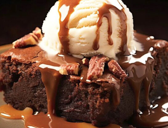 Brownie con helado y salsa de dulce de leche: la receta más golosa de Inés, la hija de Maru Botana