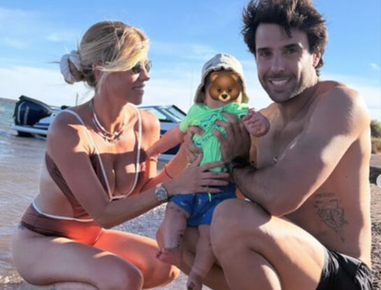 La original carpa que Nicole Neumann lleva a la playa para proteger a Cruz del sol
