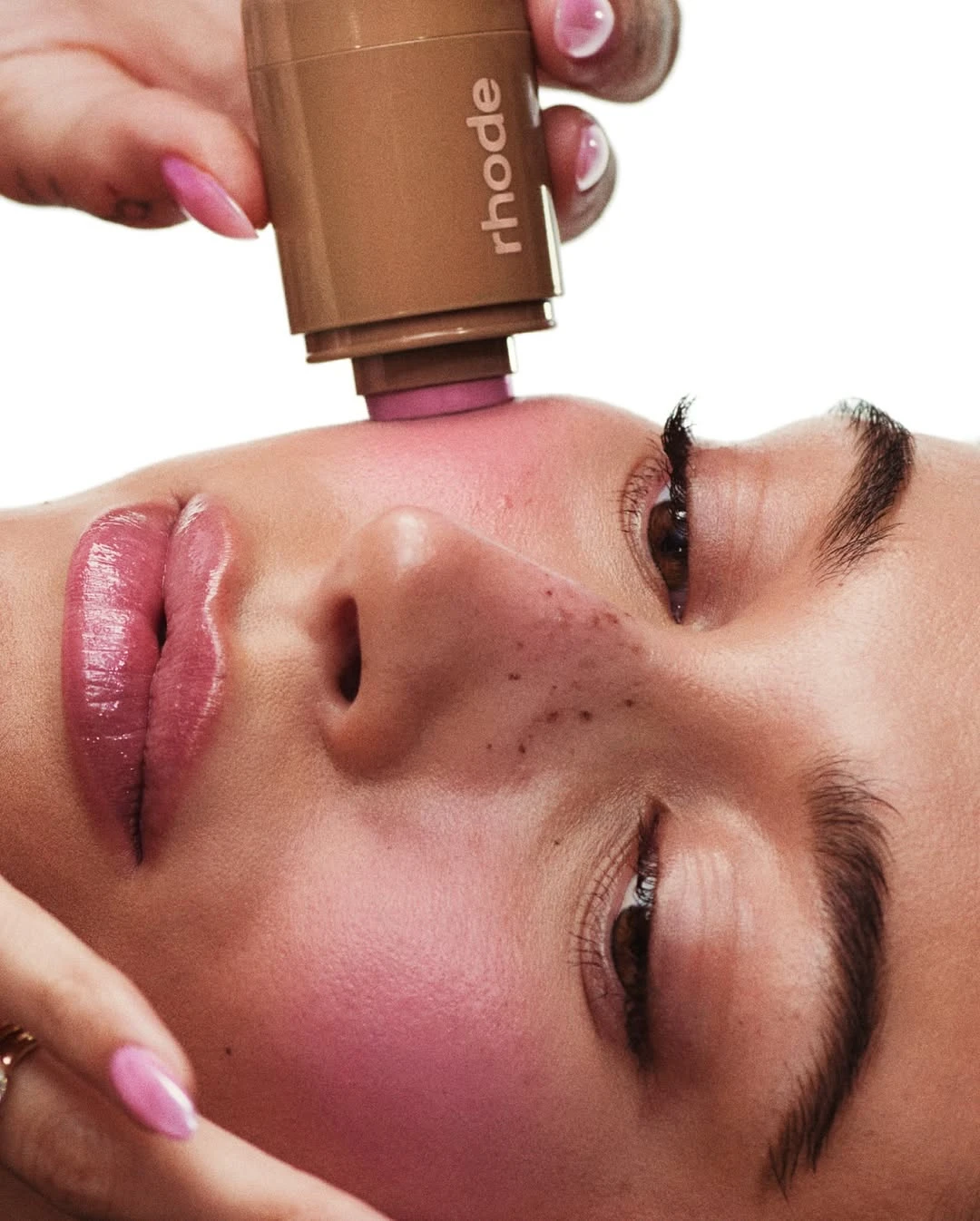 Pecas cómo lucirlas naturalmente o crearlas con maquillaje