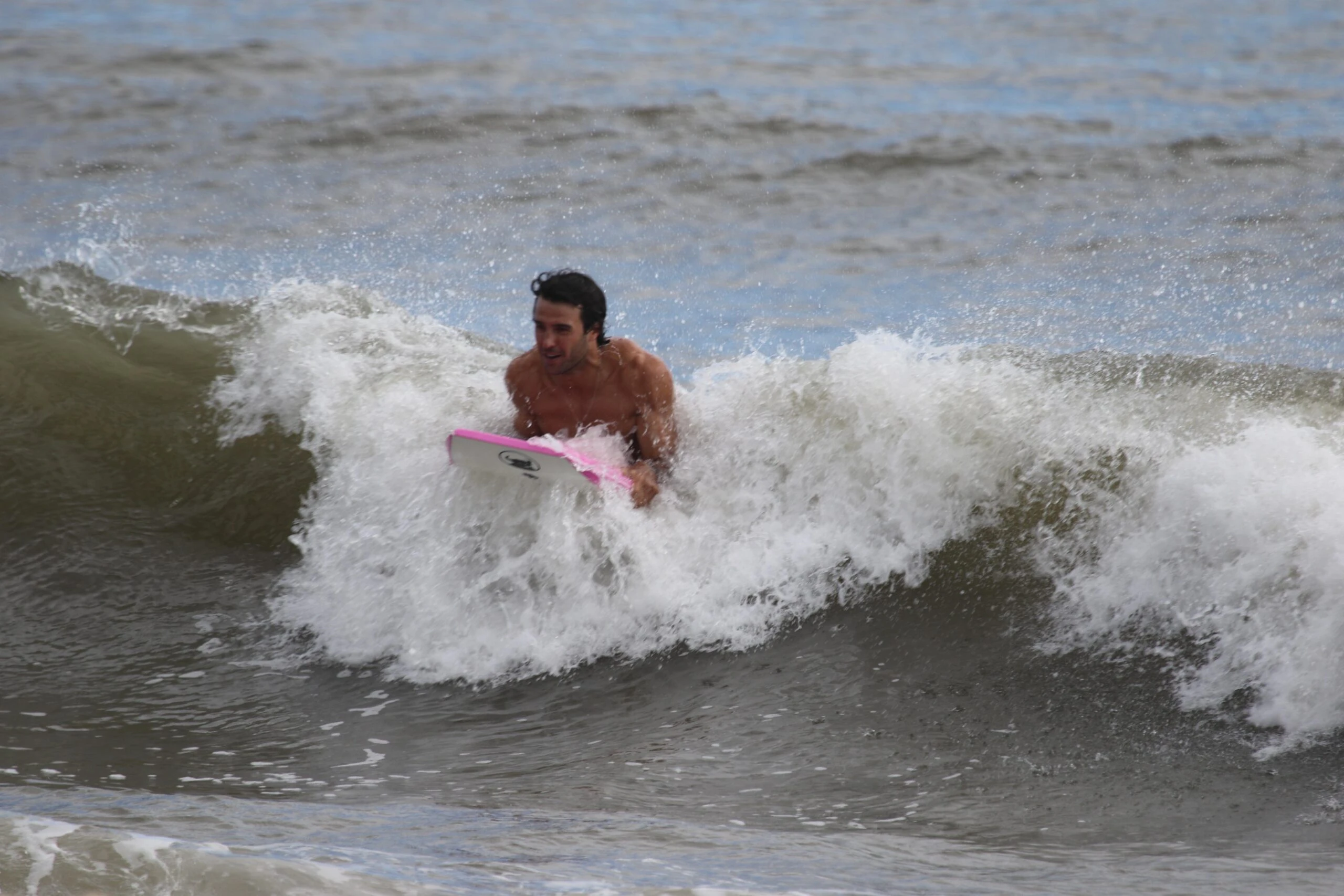 Manu Urcera barrena las olas