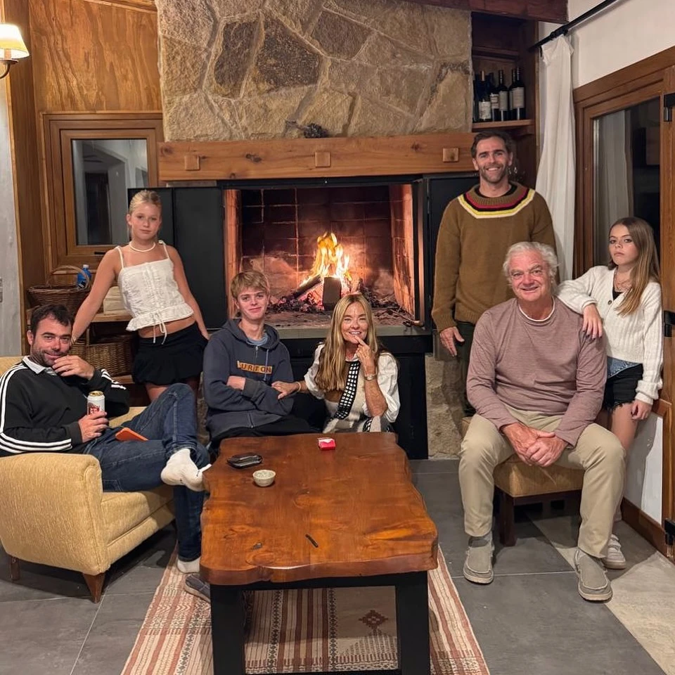 María Eugenia con su marido, su hijo Horacio y dos de sus nietos.