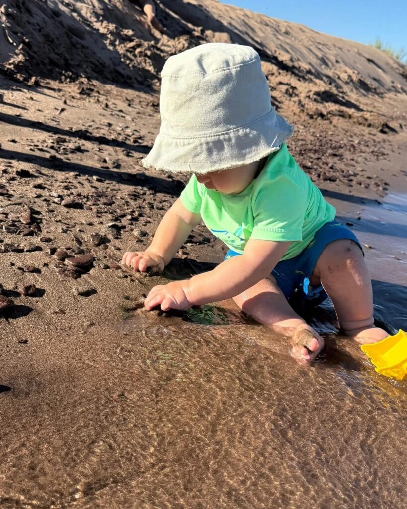 Nicole Neumann en las playas de Chocón Medio, donde pasó el año nuevo