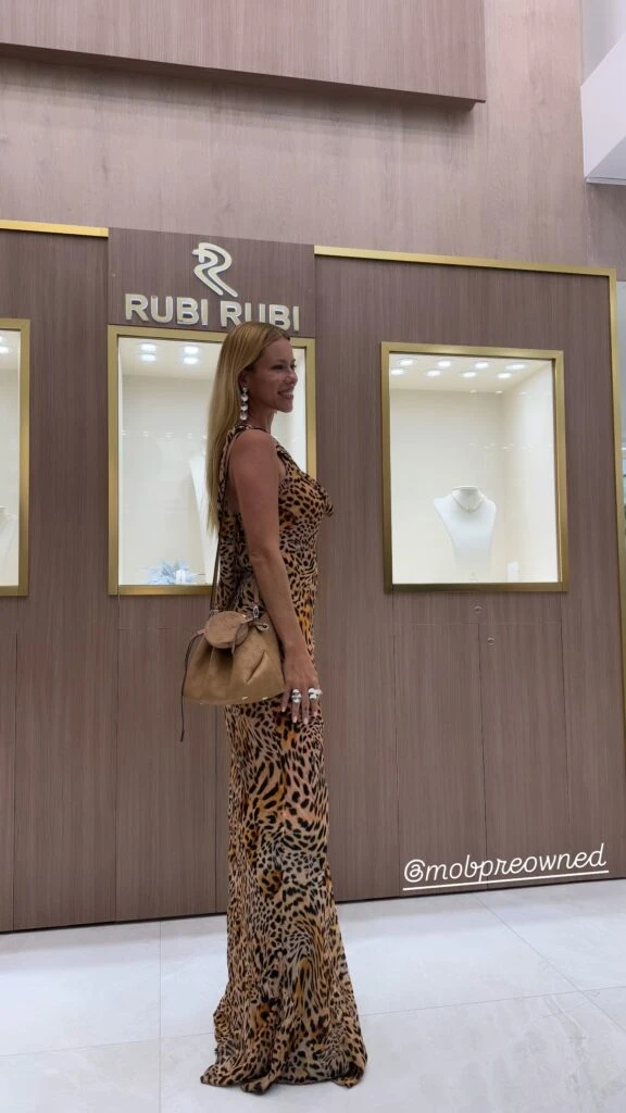 Nicole Neumann llevó un vestido animal print a un evento de Punta del Este
