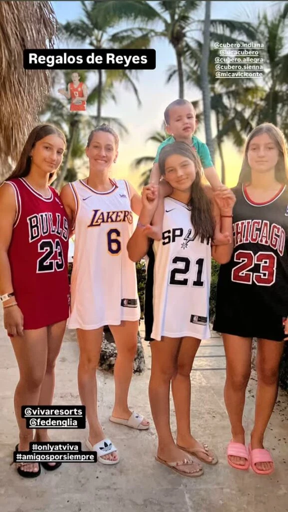 Sienna con sus hermanas y Mica Viciconte en Punta Cana