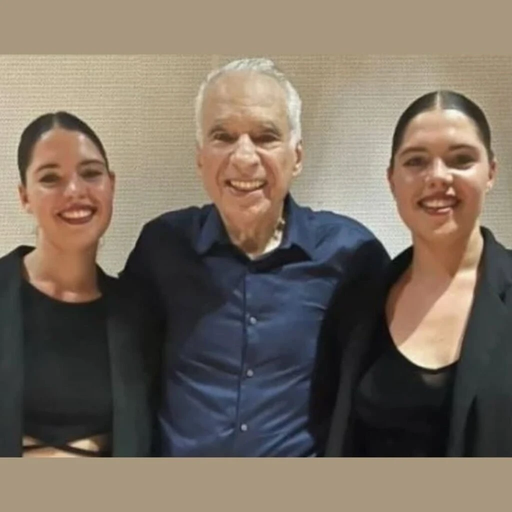 El saludo de Alberto Cormillot para sus nietas, las mellizas Abril y Zoe, que cumplen 25 años