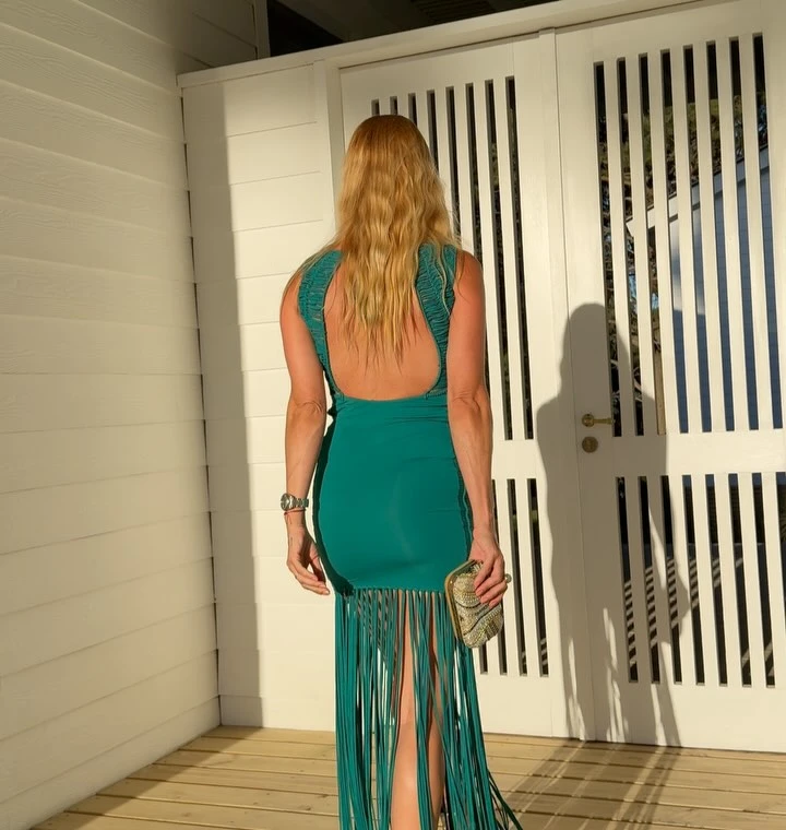 Nicole Neumann deslumbró con un vestido de tendencia en Punta del Este