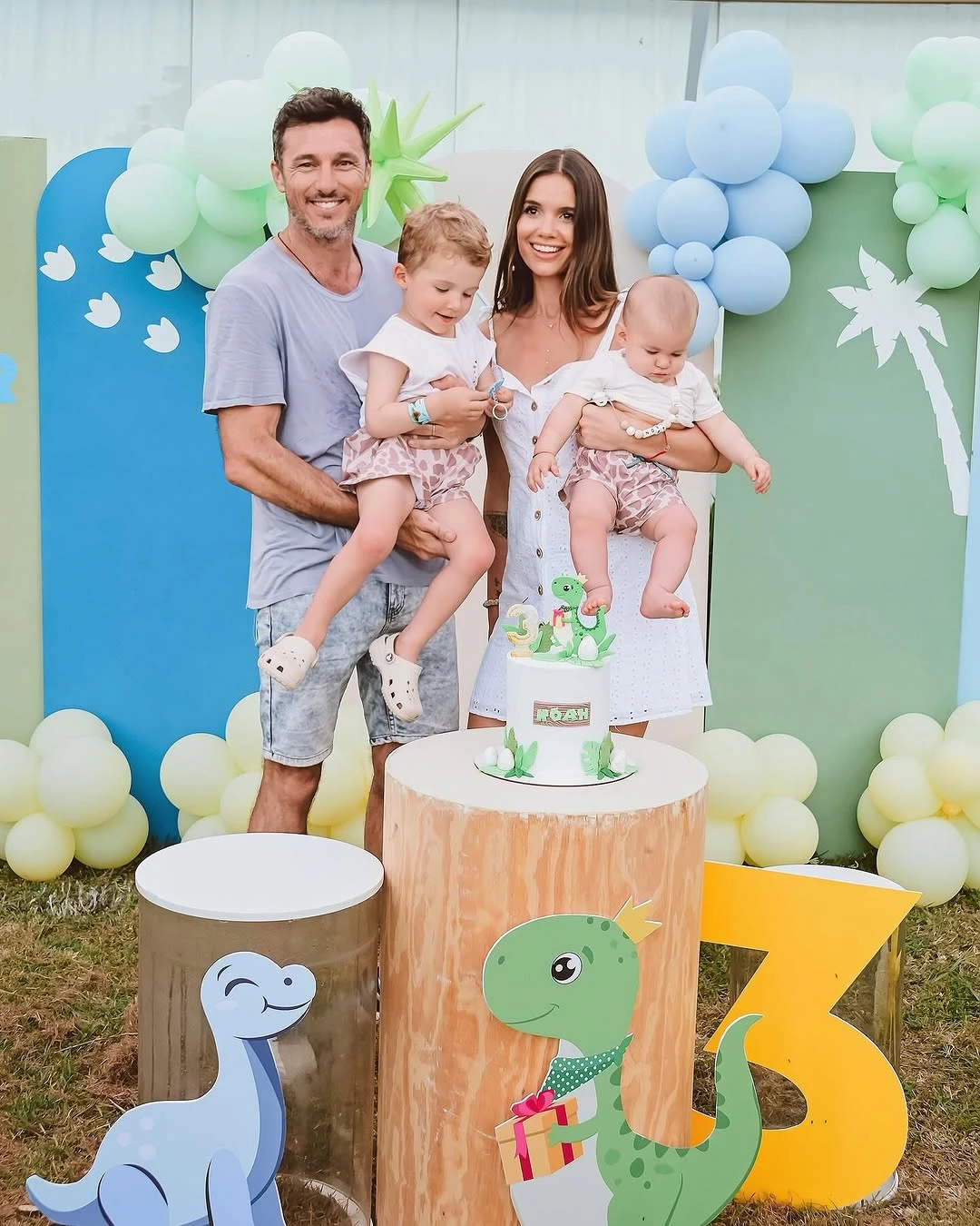 El pequeño celebró con una temática de dinosaurios. Fotos: IG.