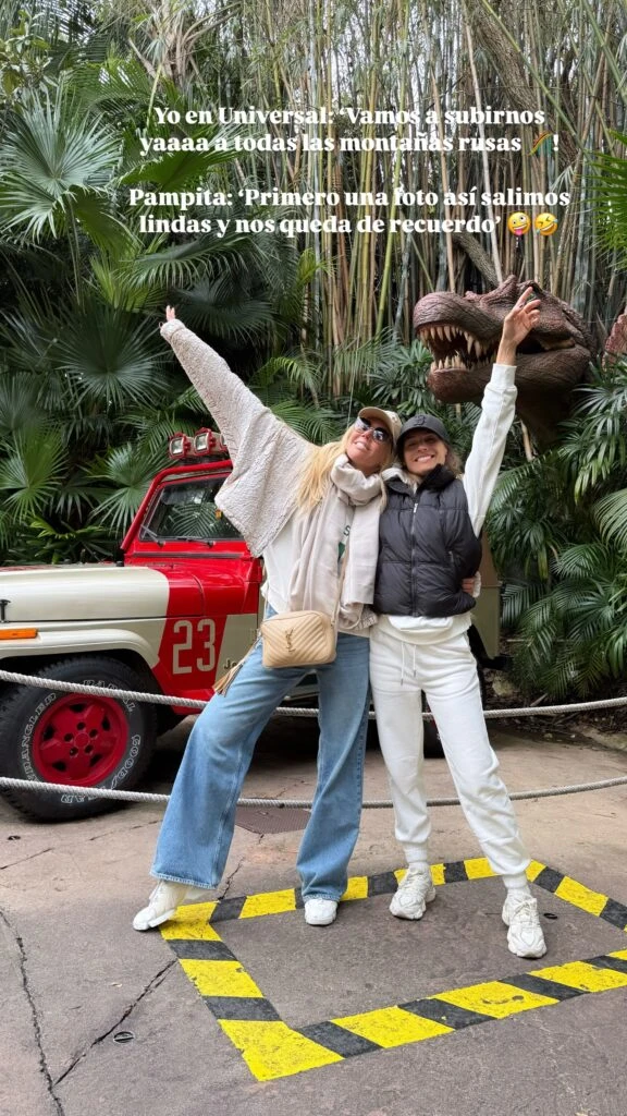 Pampita demostró que tiene la mejor compañía para sus viajes