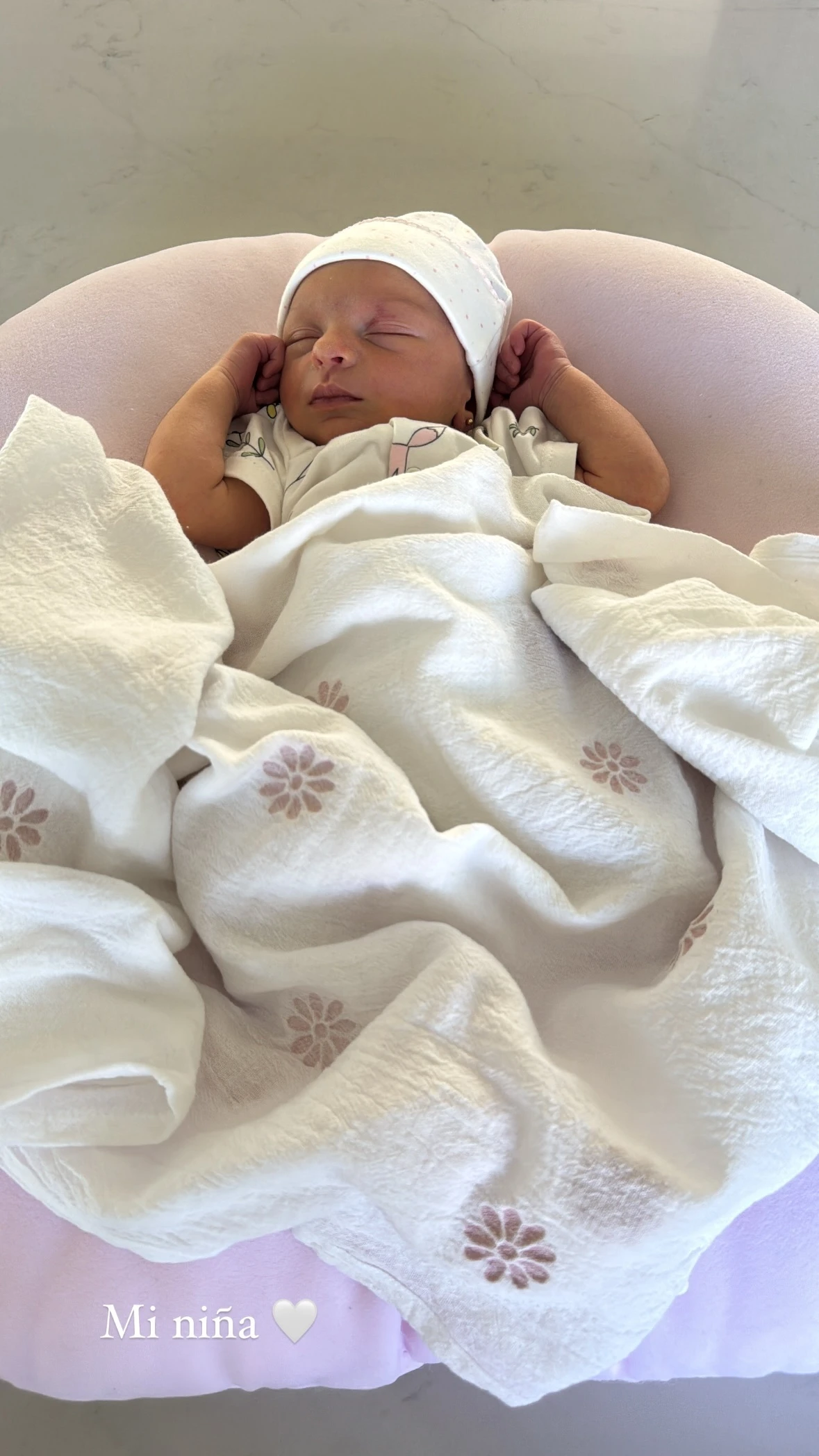 Amanda, la hija de Maca Rinaldi y Fede Hoppe. Fotos: IG.