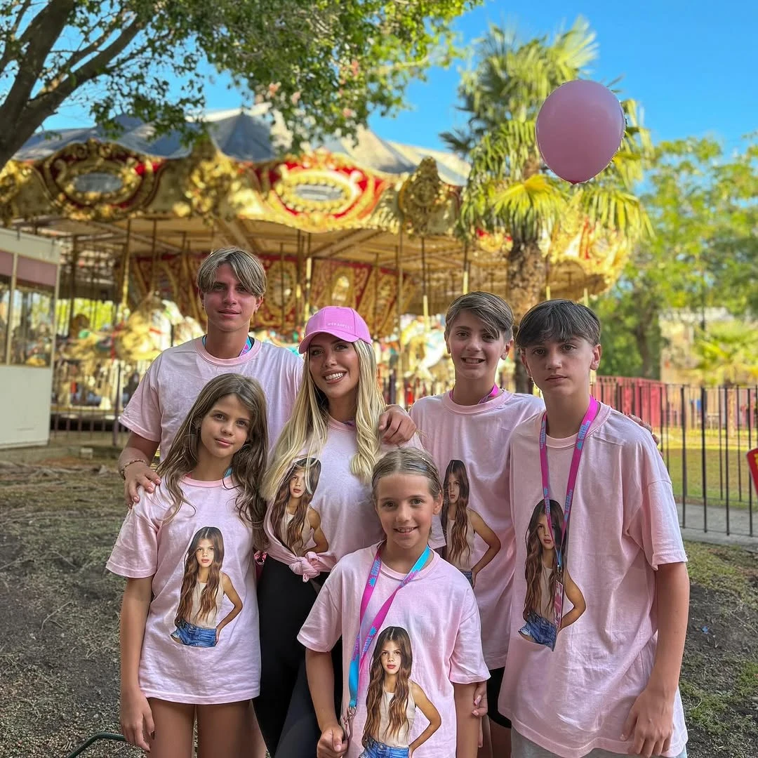 Wanda Nara junto a sus hijos en Parque de la Costa. Fotos: Ig.
