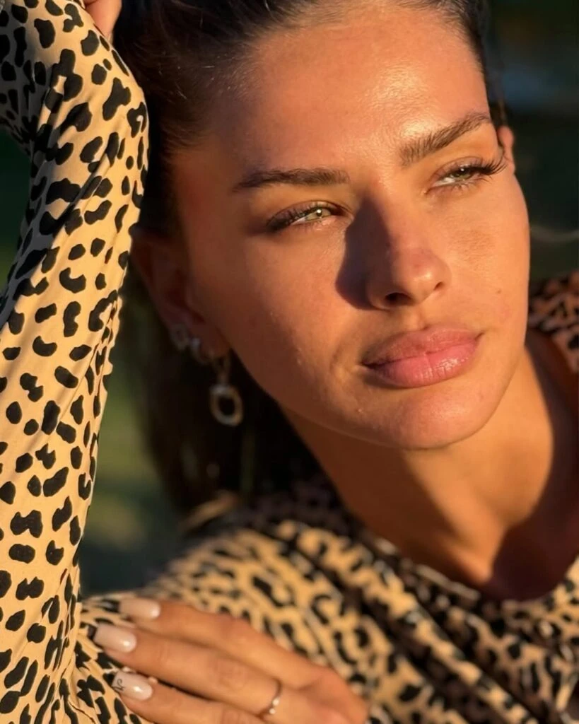 La China Suárez mostró un detalle en su manicuría: la inicial "M". Fotos: IG.