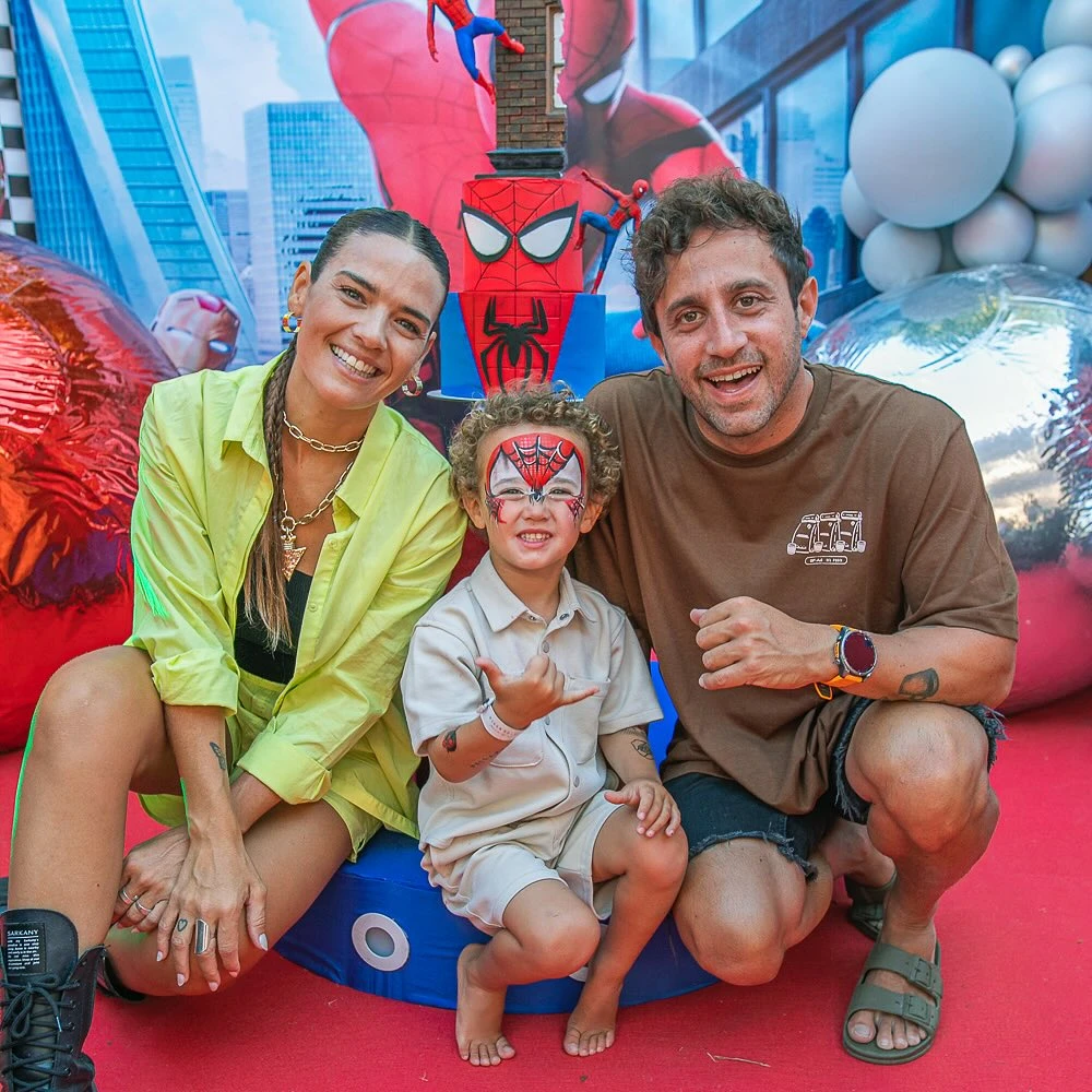 Mica Vázquez, su pareja Gerónimo Klein y Baltazar. Fotos: IG.