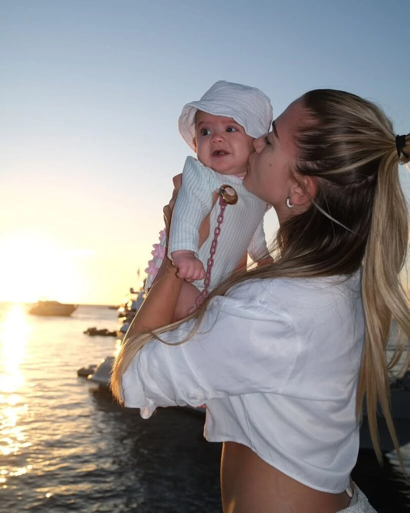 Sofía Calzetti y Olivia. Fotos: IG.