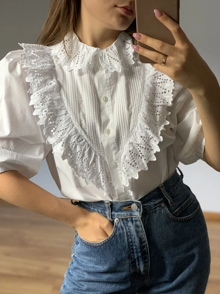 8 looks con las blusas más trendy del 2025