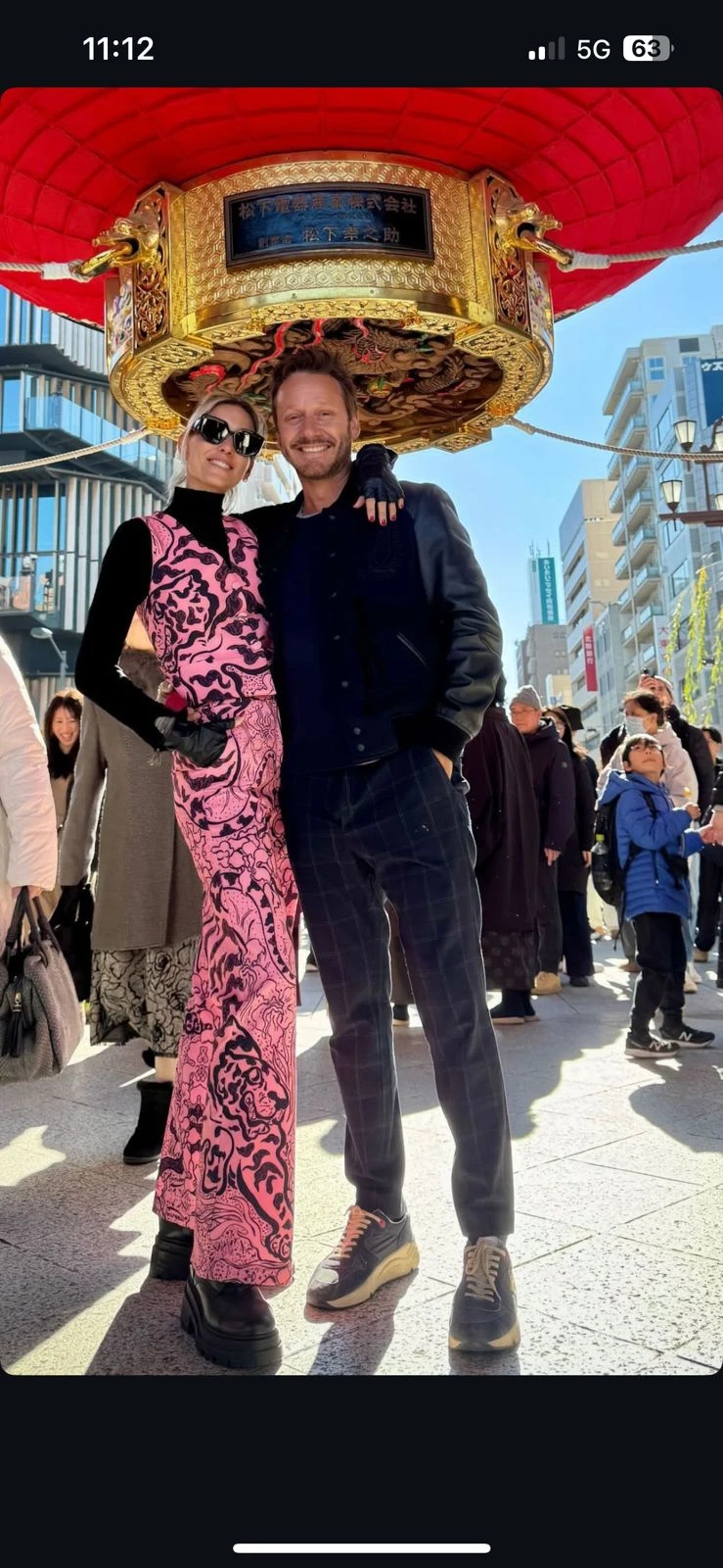 Anita Espasadin y Benjamín Vicuña están en Tokio.