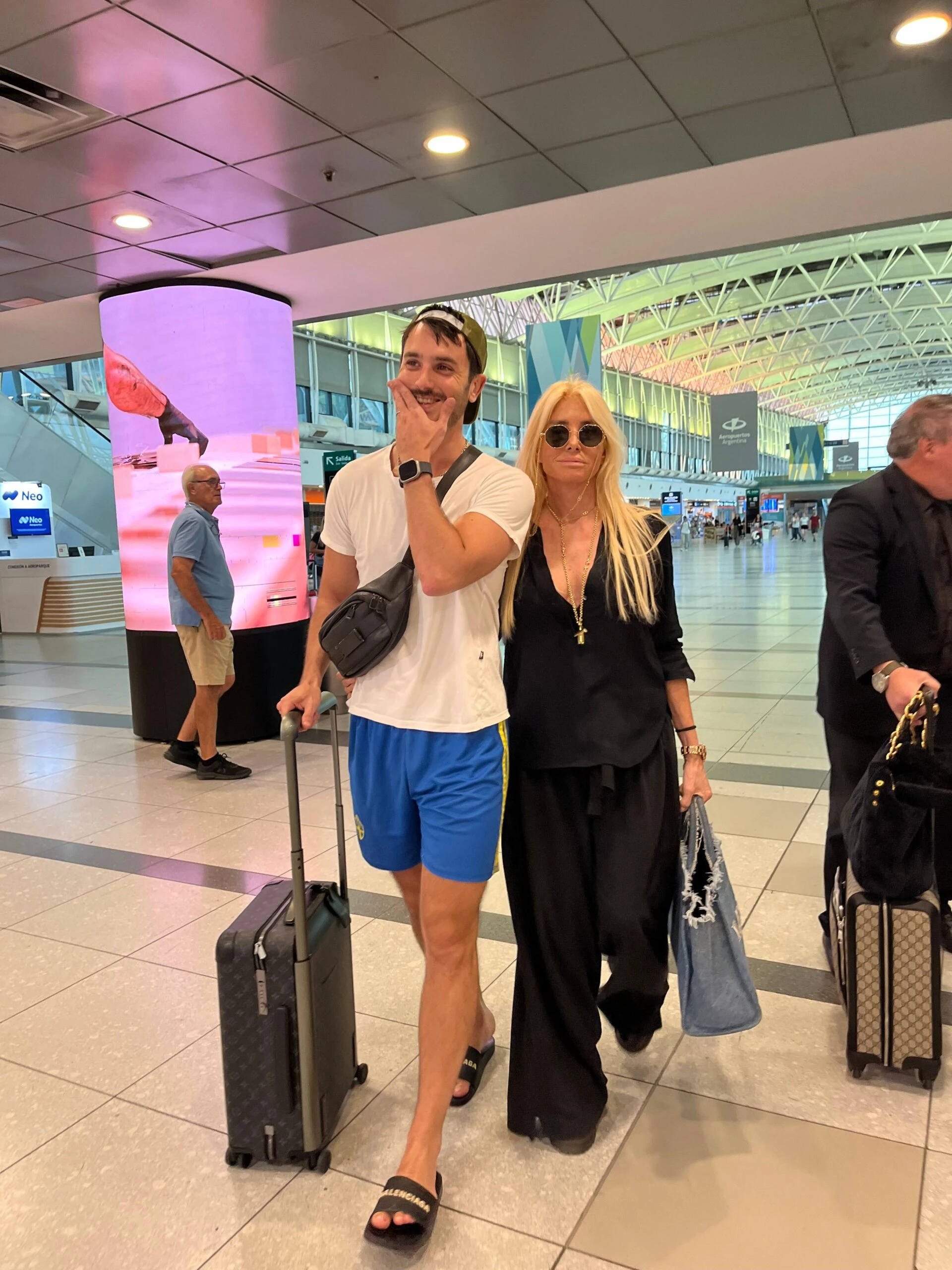 Mercedes ‘Mecha’ Sarrabayrouse y Manuel. Fotos: Carlos González.