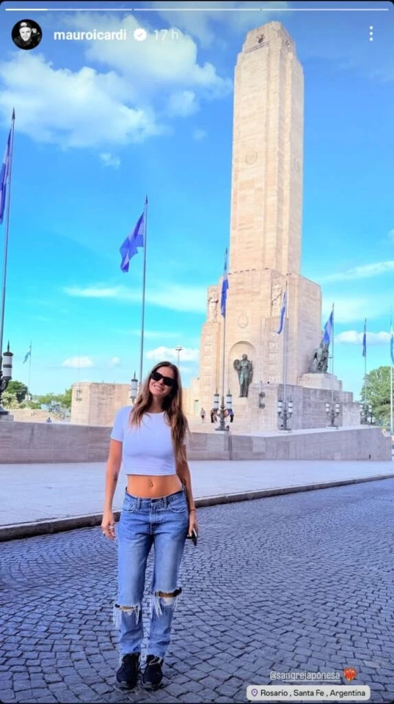 La China Suárez se mostró llegando a Rosario con su pareja. Fotos: IG.