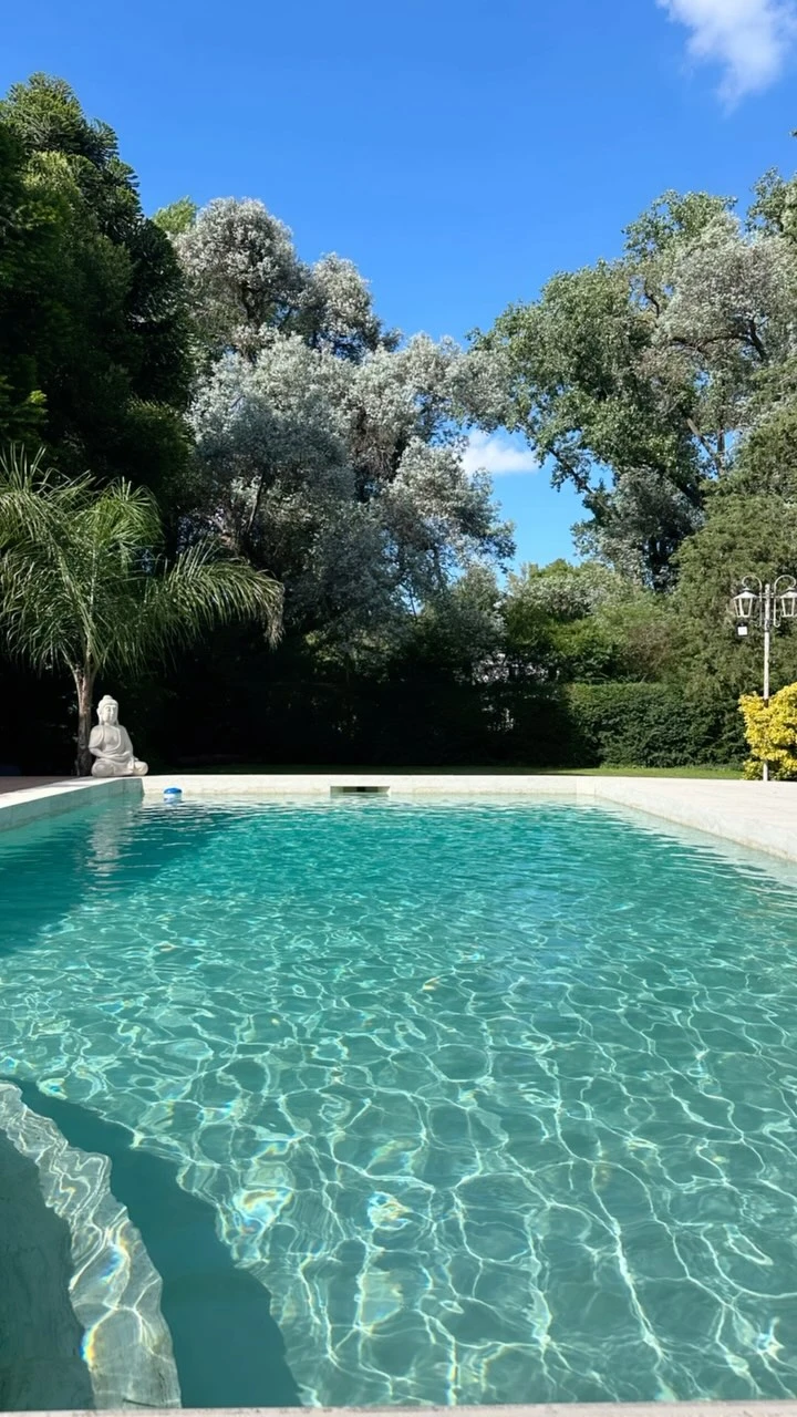 Así es la casa de estilo rústico de Agustina Cherri