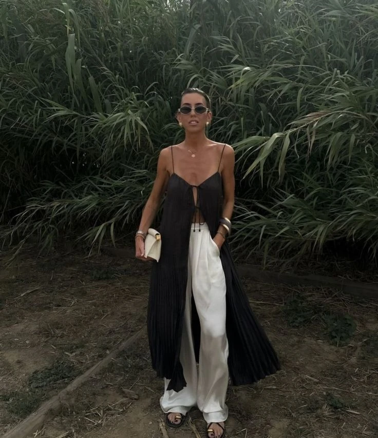 así se llevan las blusas largas boho con faldas y pantalones esta temporada