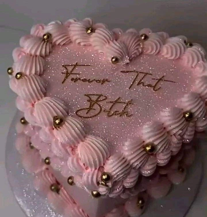 Ni bengala ni velita: la tendencia más viral en tortas es la glitter queen cake