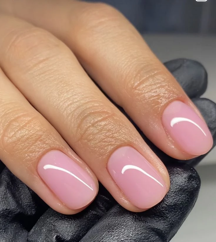 Uñas de jabón: la manicura minimalista que es tendencia
