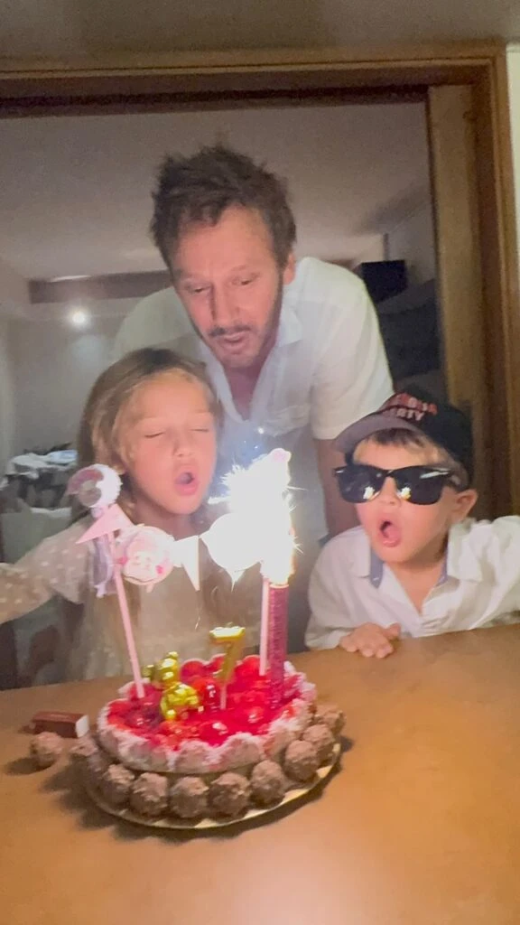 Magnolia Vicuña sopló las velitas por sus 7 años a la medianoche