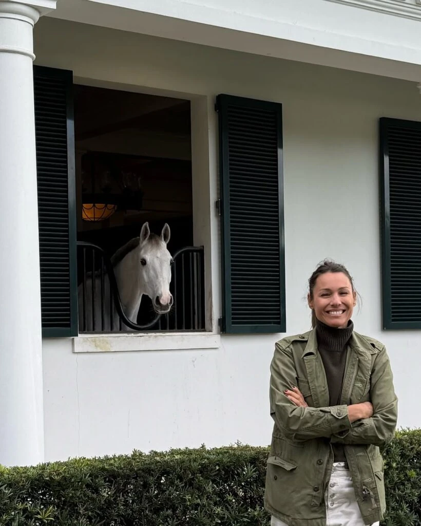 Pampita en el establo