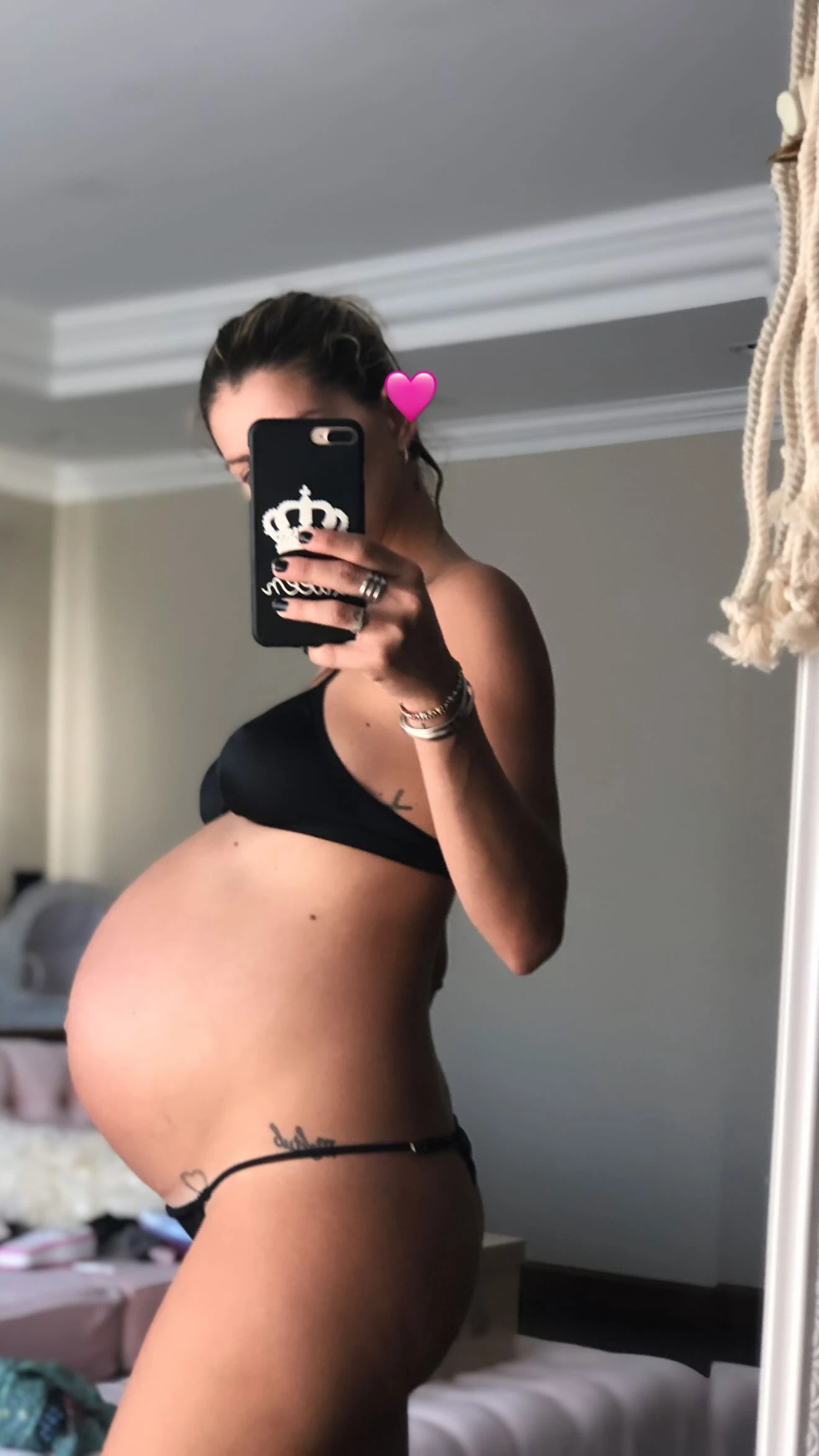 Historia de la China Suárez para saludar a su hija en el día de su cumpleaños