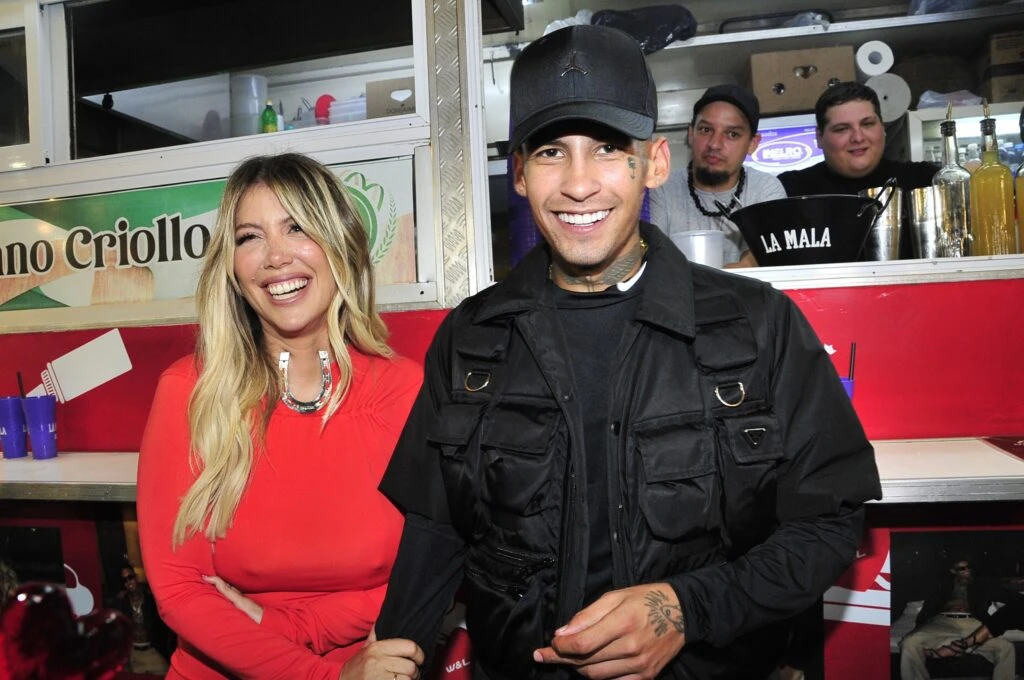 El look total red de Wanda Nara